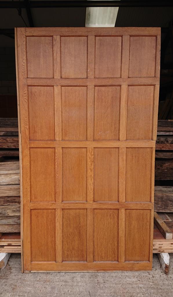 <p>Solid Oak frame panneling with oak veneer panels.</p><p>Reclaimed from a 1950s mock tudor house.</p><p>2.15 and 1meter in height, around 34 m2</p>